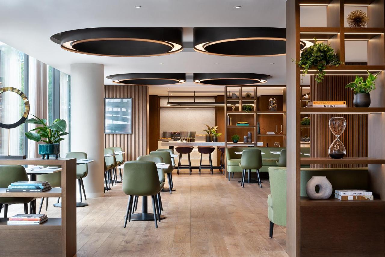 The Westin London City Bagian luar foto The Club at London Heathrow Airport