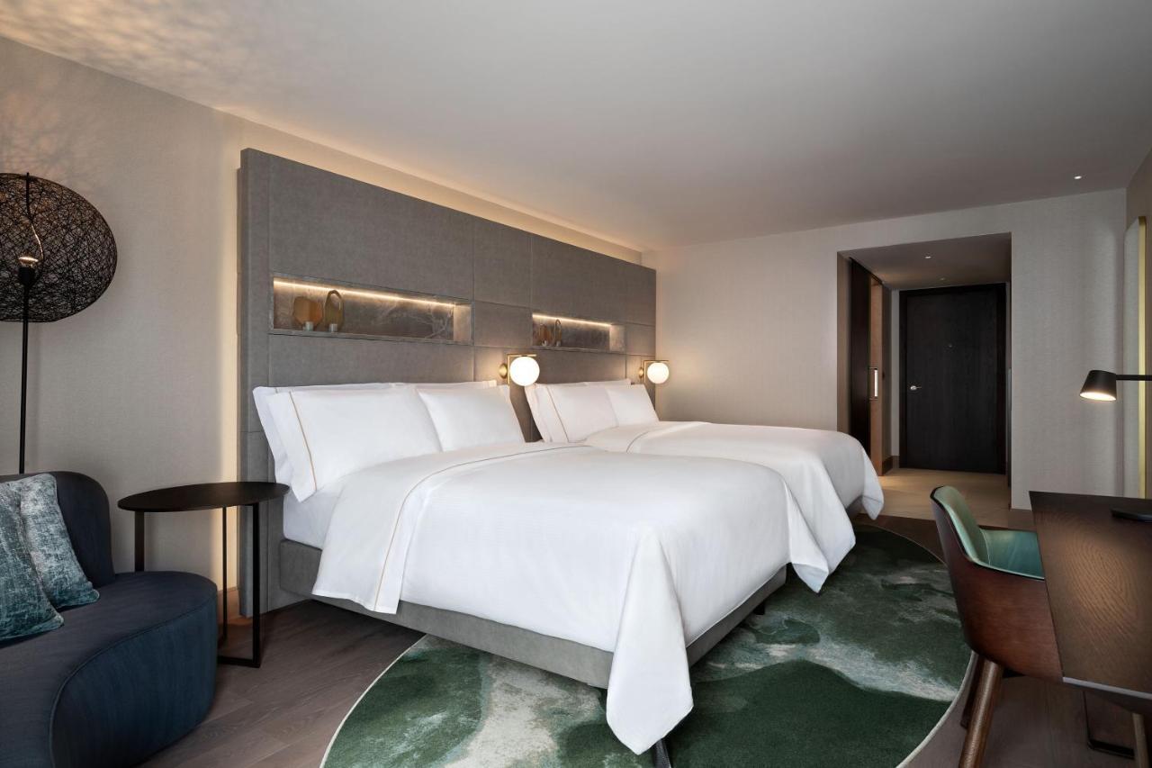 The Westin London City Bagian luar foto Deluxe room