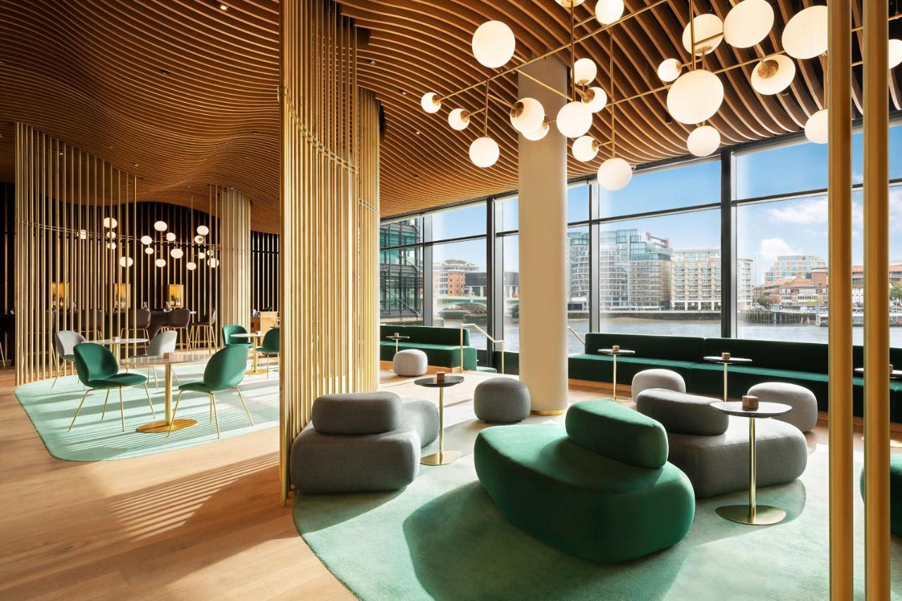 The Westin London City Bagian luar foto The lounge at the airport