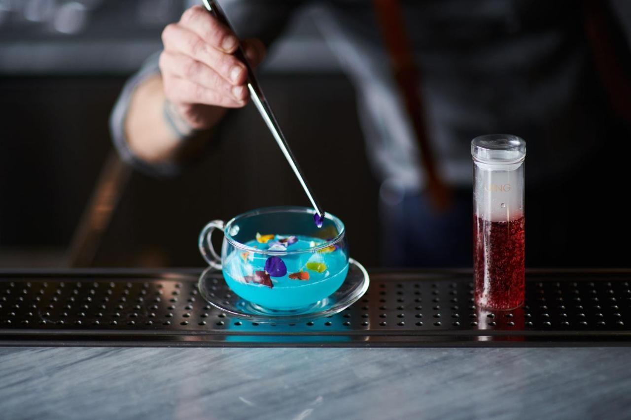 The Westin London City Bagian luar foto A bar spoon being used to stir a cocktail