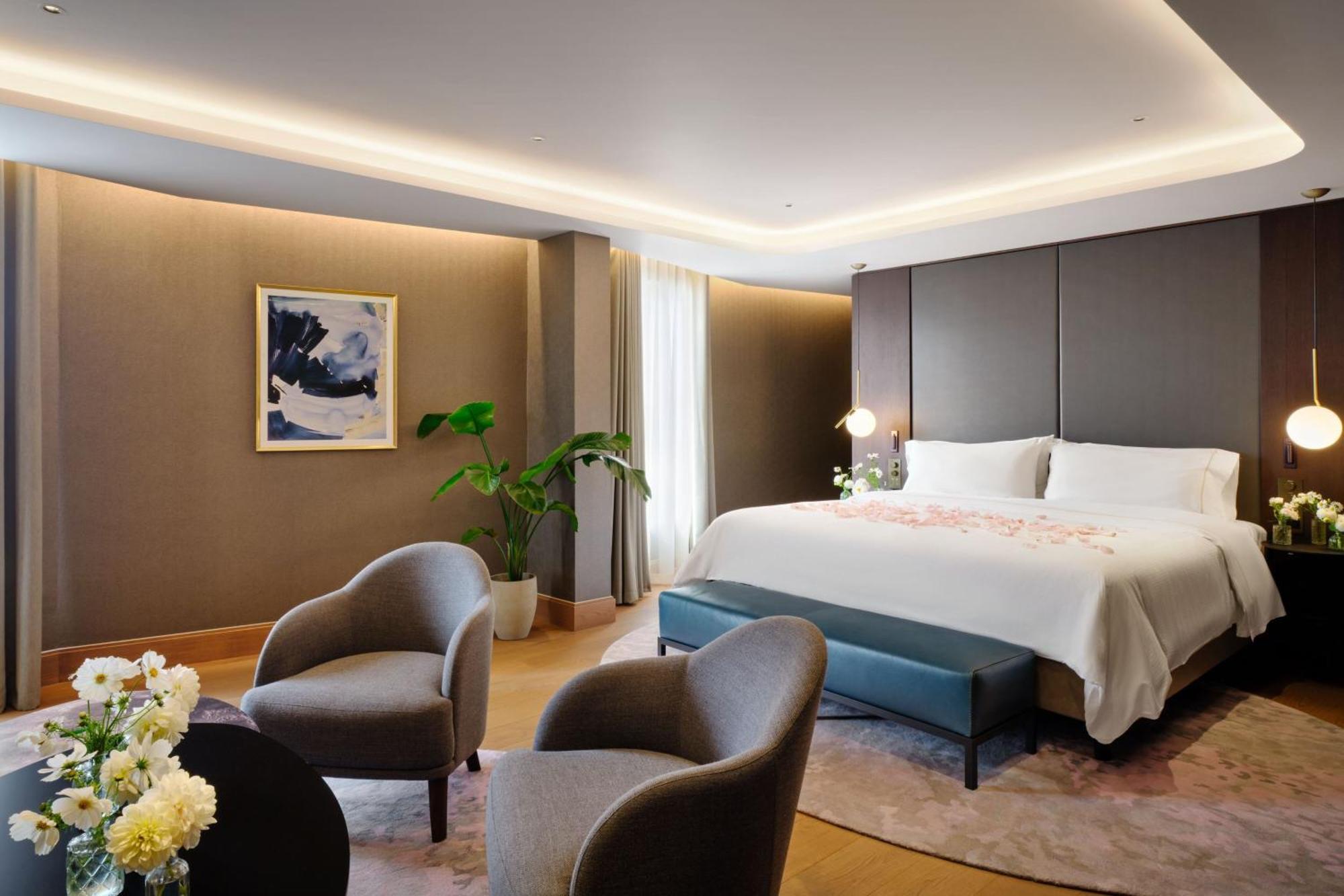 The Westin London City Bagian luar foto A bedroom at the hotel