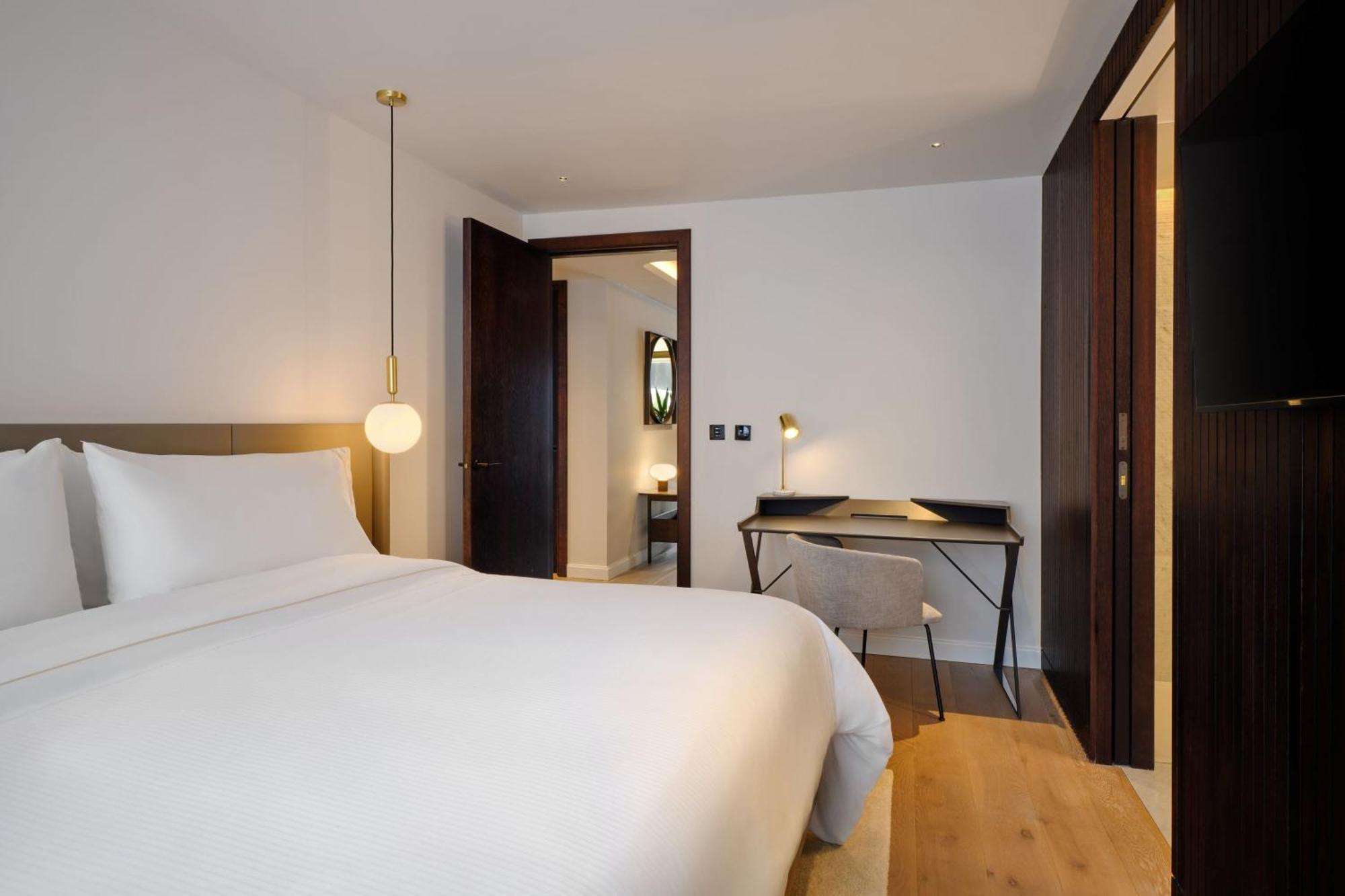 The Westin London City Bagian luar foto A room at the hotel