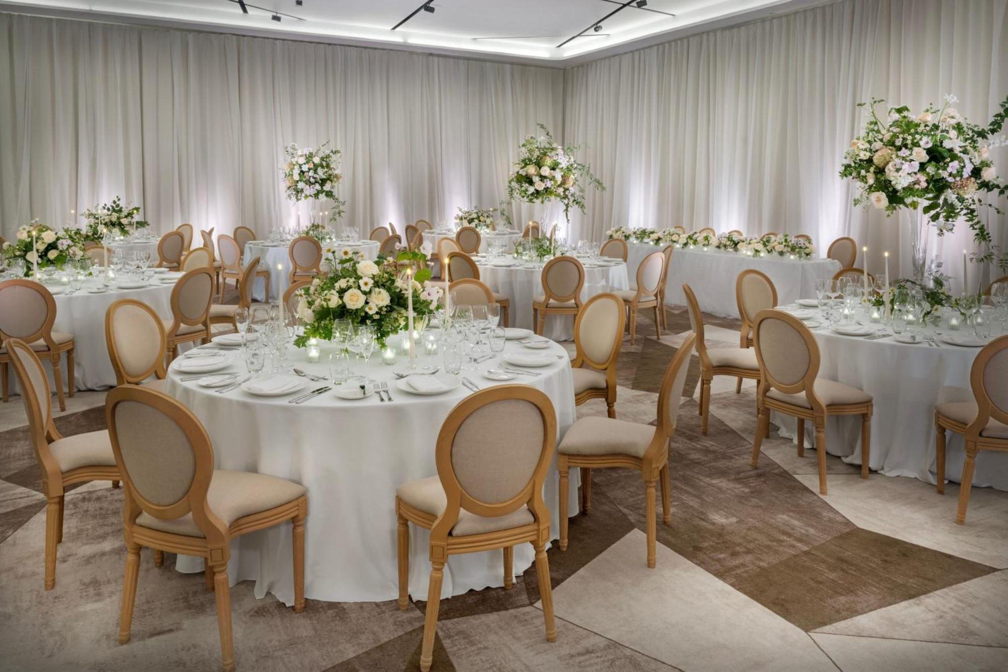 The Westin London City Bagian luar foto The ballroom at The Dorchester