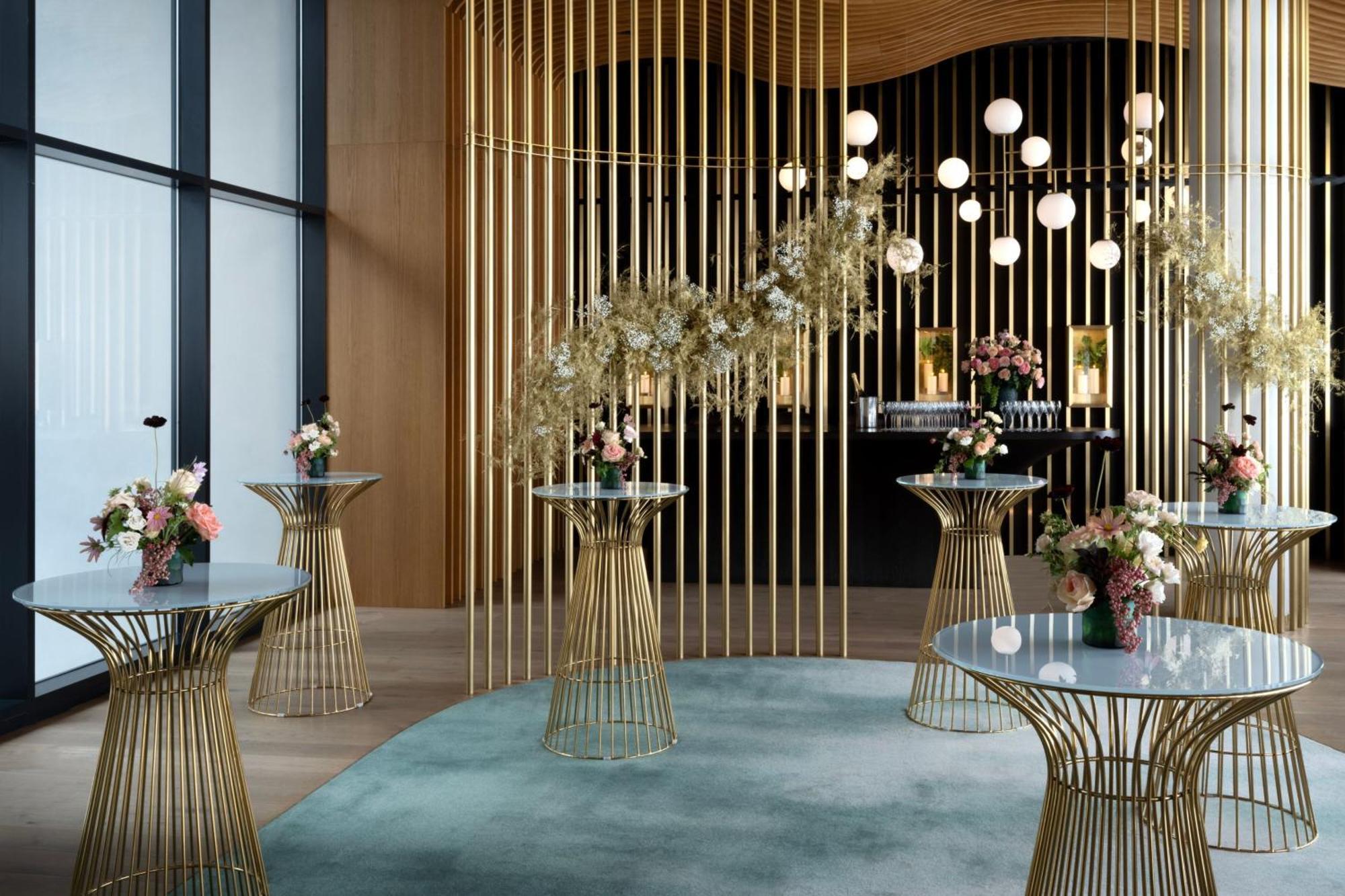 The Westin London City Bagian luar foto The interior of the 100 Queen's Gate