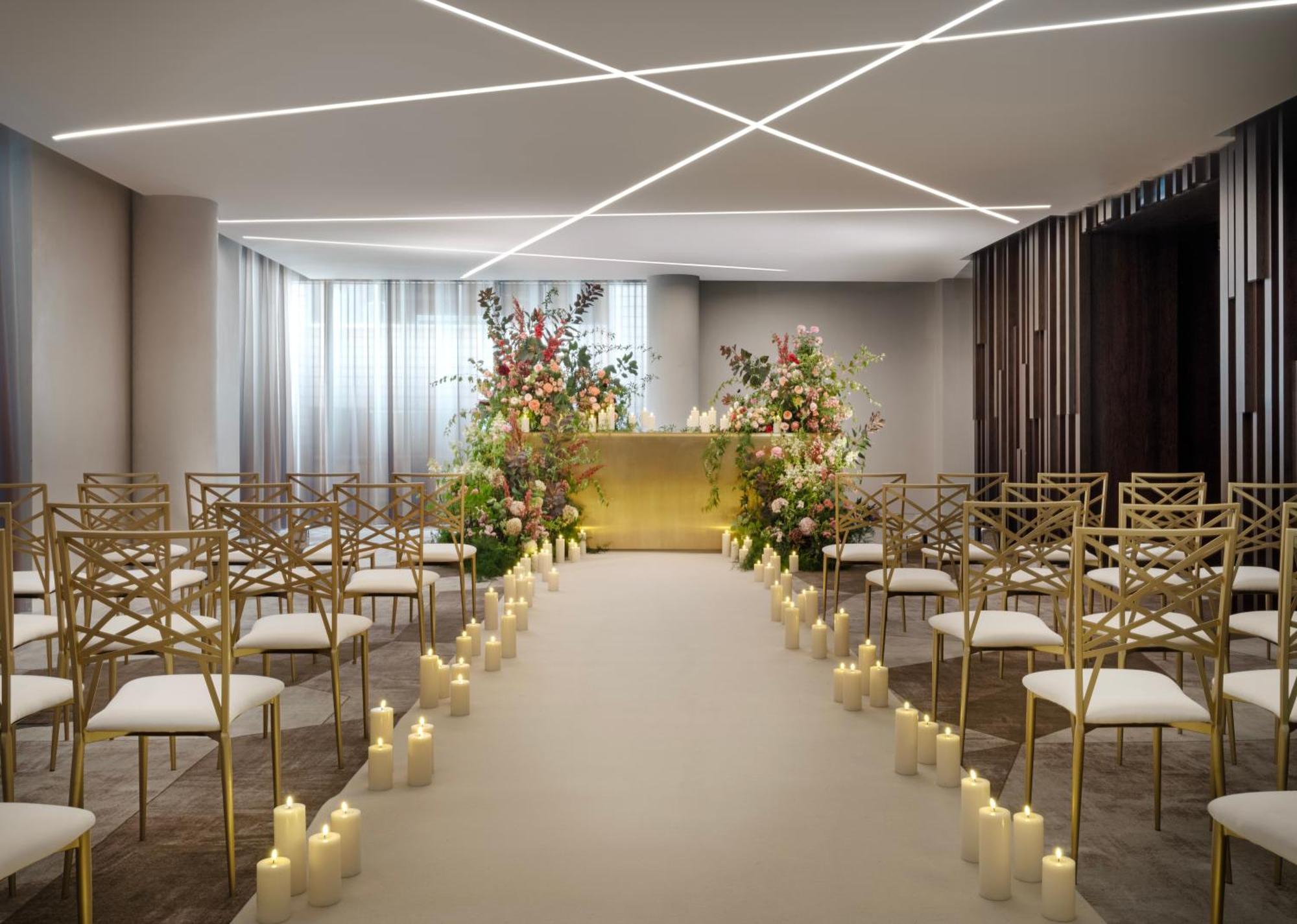 The Westin London City Bagian luar foto The Chapel