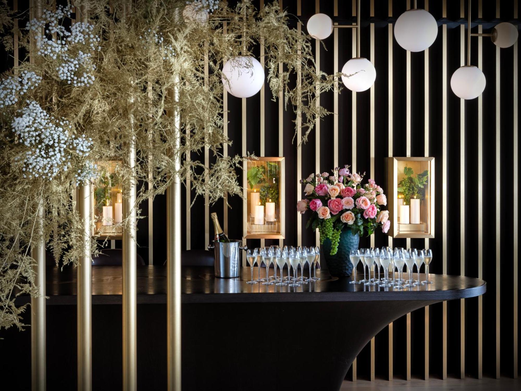 The Westin London City Bagian luar foto The interior of the restaurant